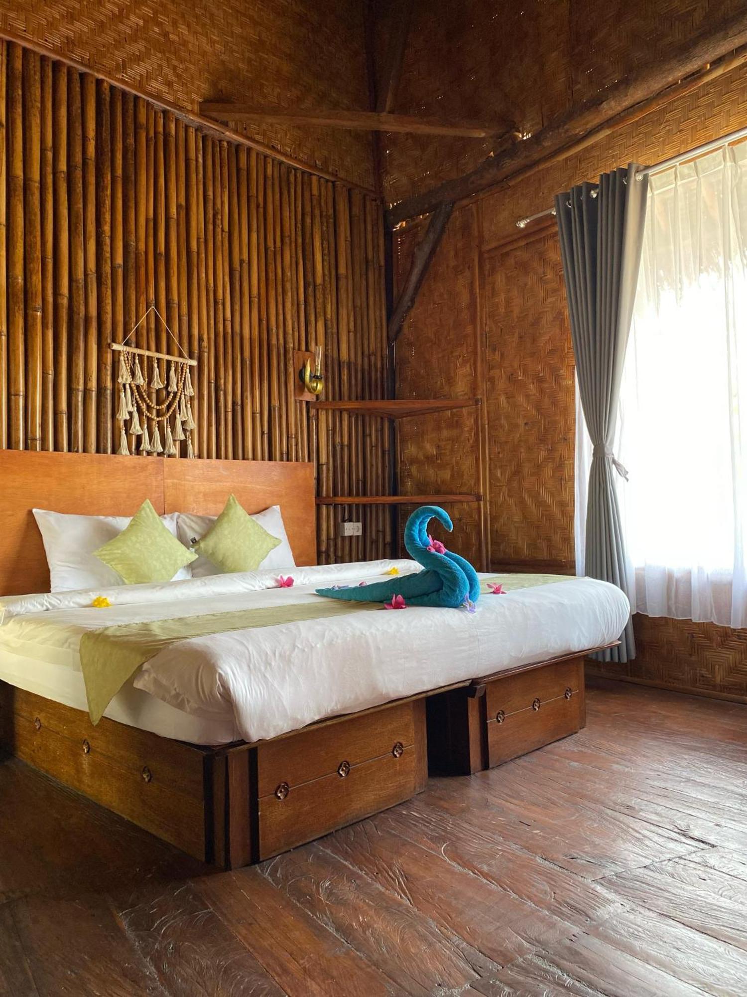 Gading Tree House Villa Batununggul Ngoại thất bức ảnh